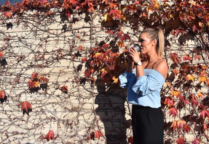 Influencer Abbey Holmes completing an instagram marketing campaign